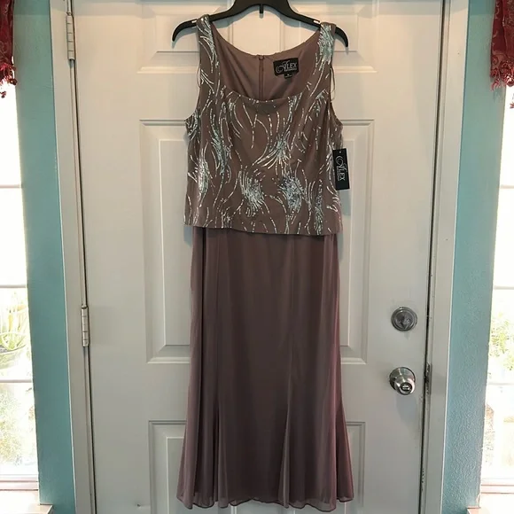 green emerald velvet dress V-Neck Embroidered Dress with Godet Detail Skirt and Shawl